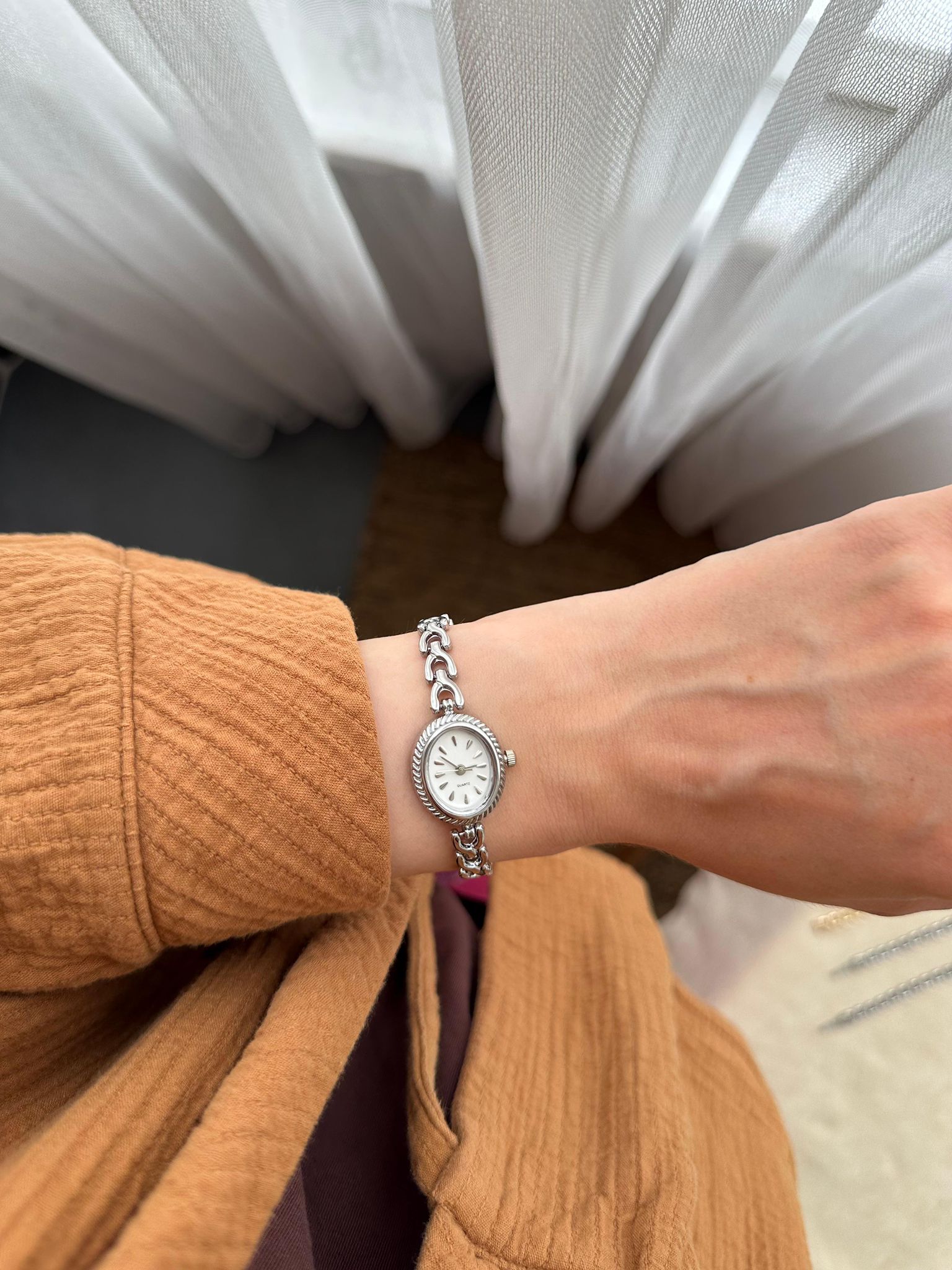 Anna Model-Gümüş-Beyaz